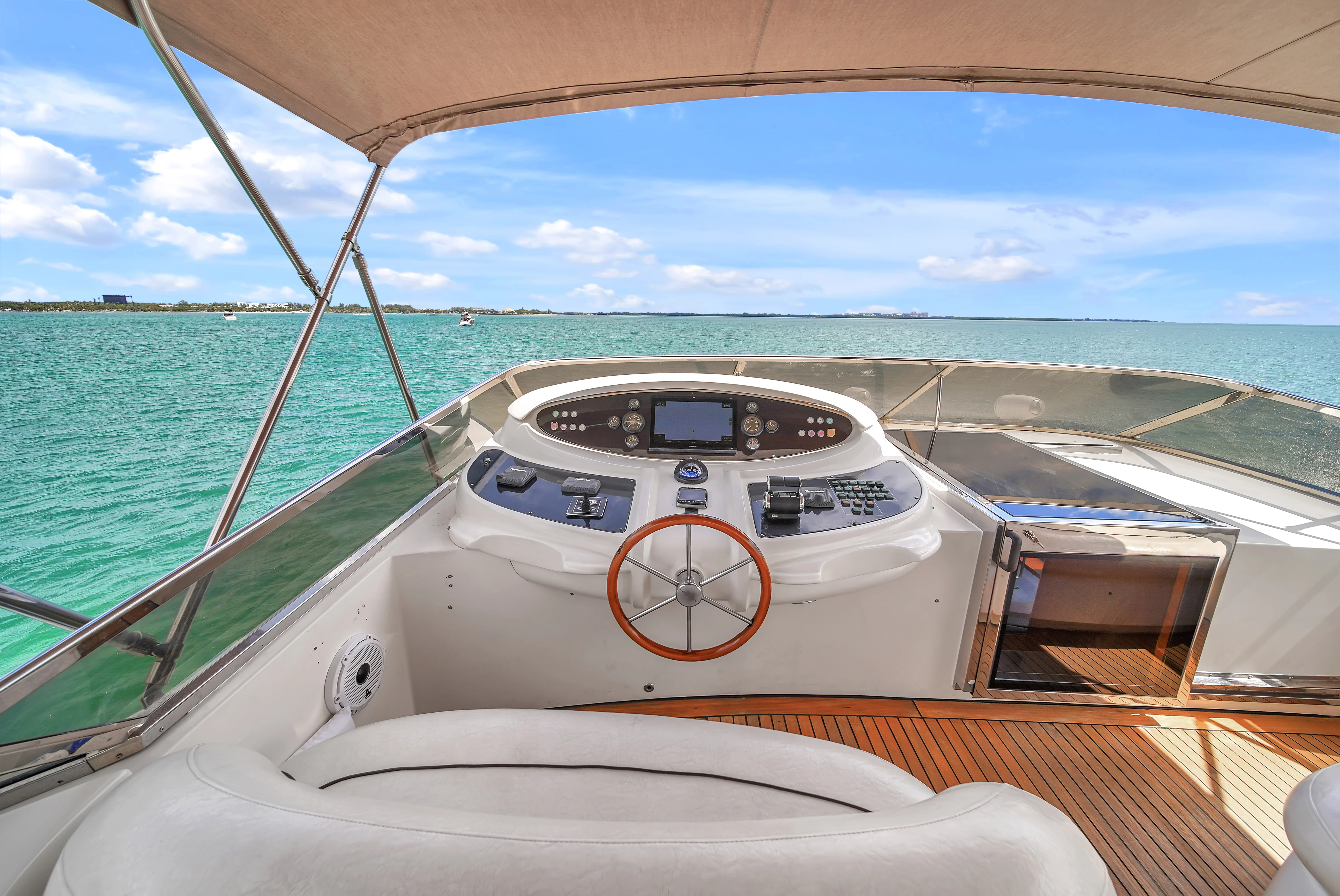 105ft Azimut Daniela bathroom view